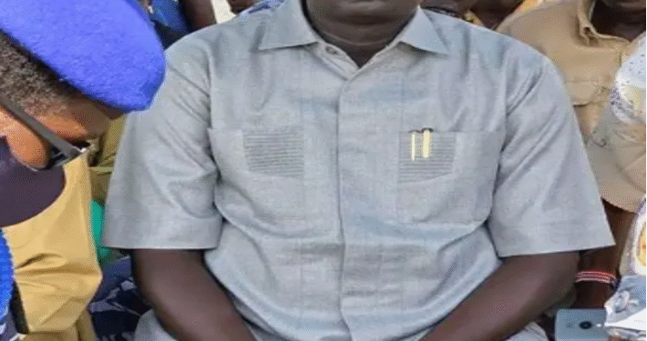 Bor commissioner accuses armed youth of burning his home